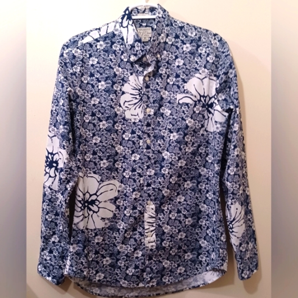 J. Crew Sewn For Slim Fit Secret Wash Button Down Shirt Size M